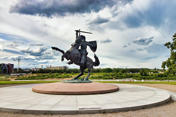 Comment le tourisme de masse influence-t-il les cultures locales ?